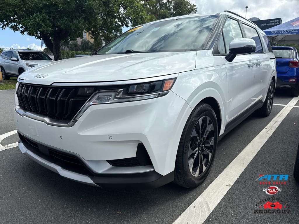 2023 Kia Carnival EX's photo