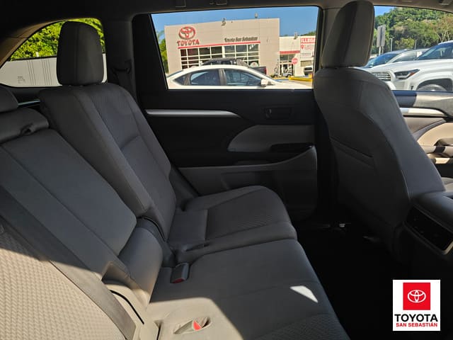 Toyota Highlander LE 2014