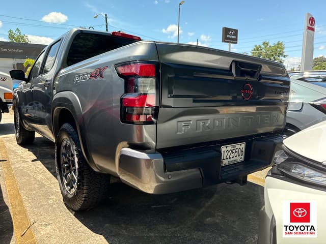 Nissan Frontier PRO-4X 2025