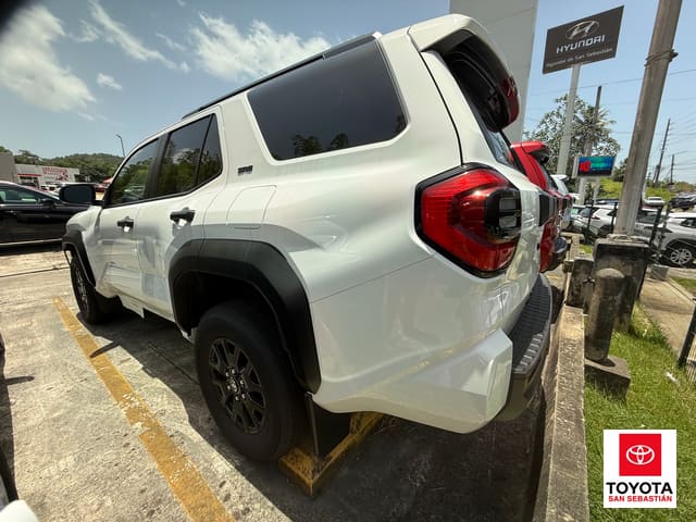 Toyota 4Runner SR5 2026