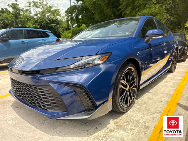 Toyota Camry SE 2026