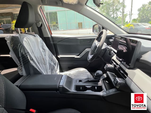 Toyota RAV4 LE 2026