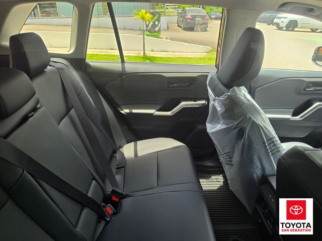 Toyota RAV4 XLE Premium 2026