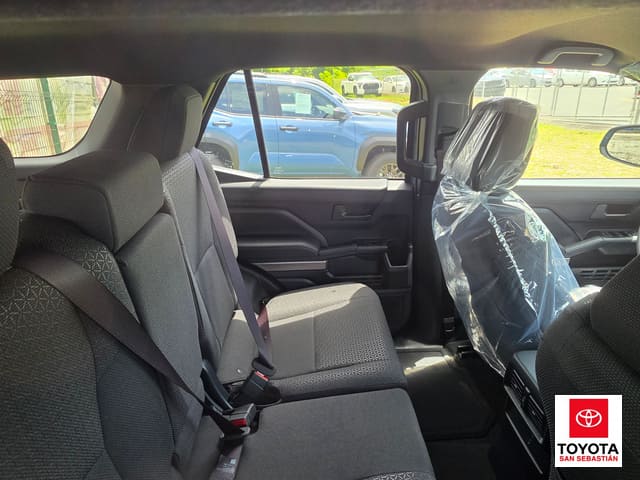 Toyota 4Runner SR5 2026