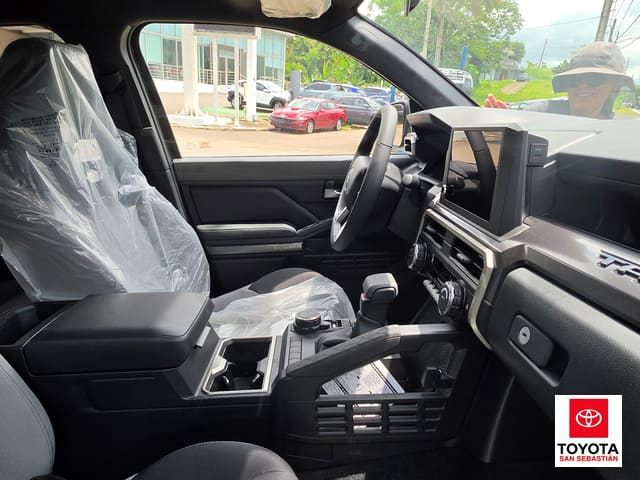 Toyota Tacoma 4WD SR5 2026
