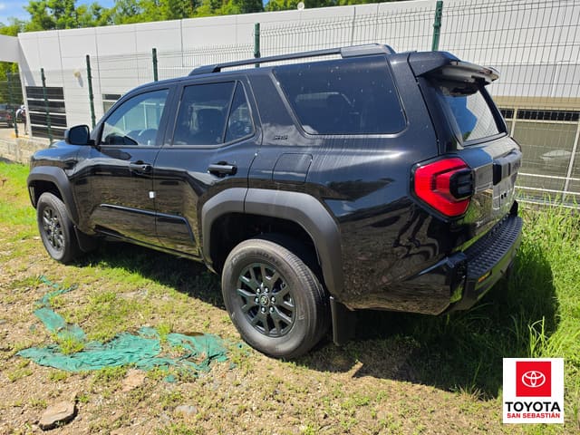 Toyota 4Runner SR5 2026
