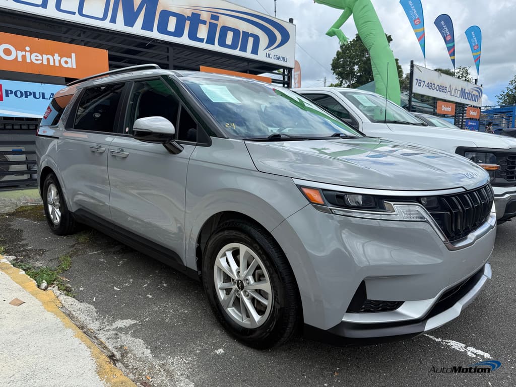2024 Kia Sedona LX's photo