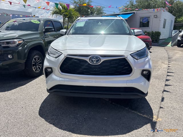 2022 Toyota Highlander Hybrid XLE