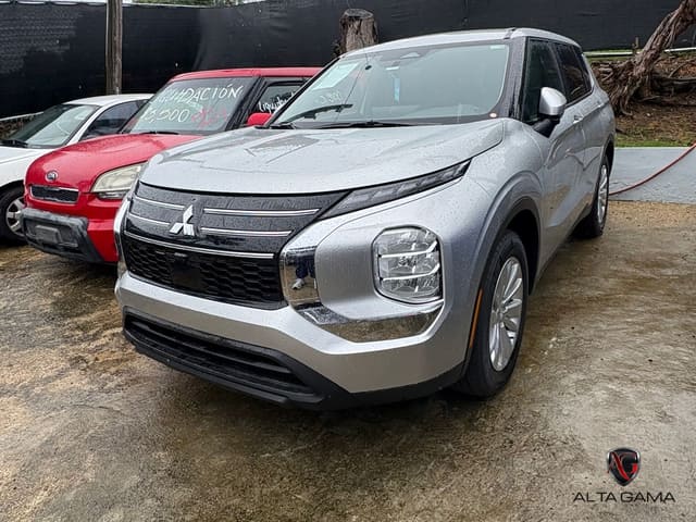 2024 Mitsubishi Outlander ES