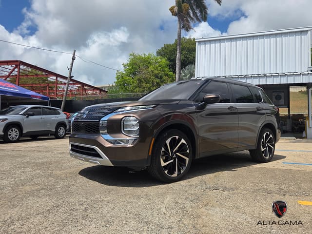 2023 Mitsubishi Outlander SE
