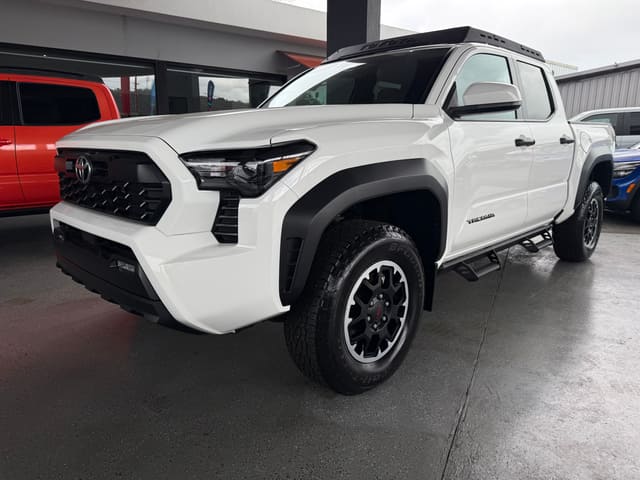 2024 Toyota Tacoma 4WD TRD Off-Road 4dr Double Cab 4WD 5.0 ft. SB (2.4L 4cyl Turbo 6M)