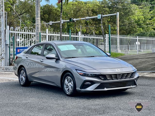 2025 Hyundai Elantra SE