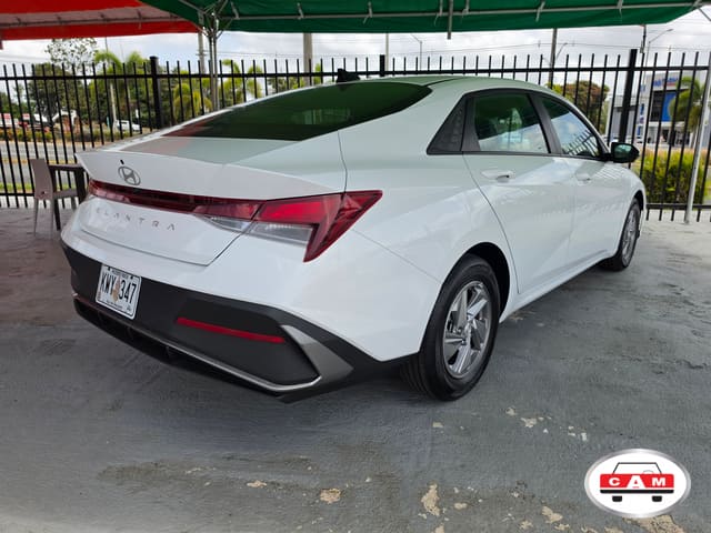 2025 Hyundai Elantra SE