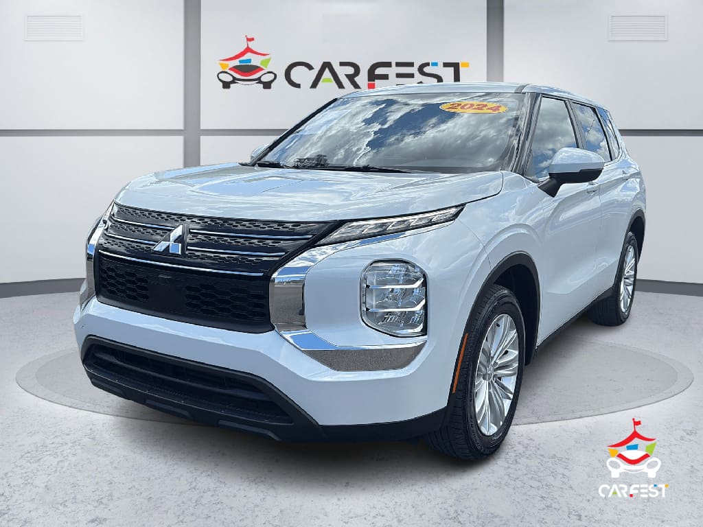 2024 Mitsubishi Outlander ES 2WD's photo