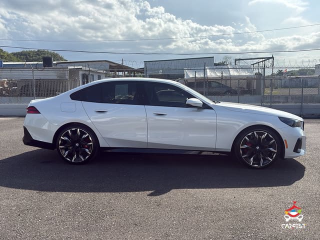 2025 BMW 5 Series 530i 4dr Sedan (2.0L 4cyl Turbo gas/electric mild hybrid 8A)