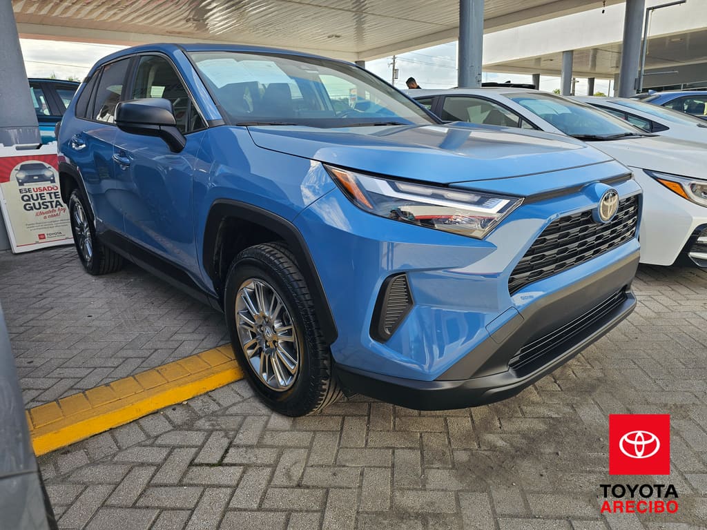 2024 Toyota RAV4 LE's photo