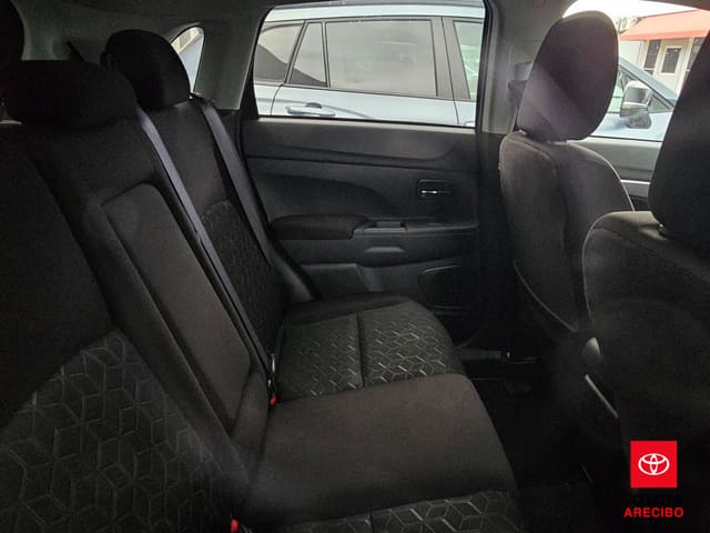 Mitsubishi Outlander Sport ES 2024