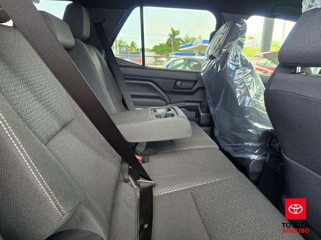 Toyota 4Runner SR5 2026