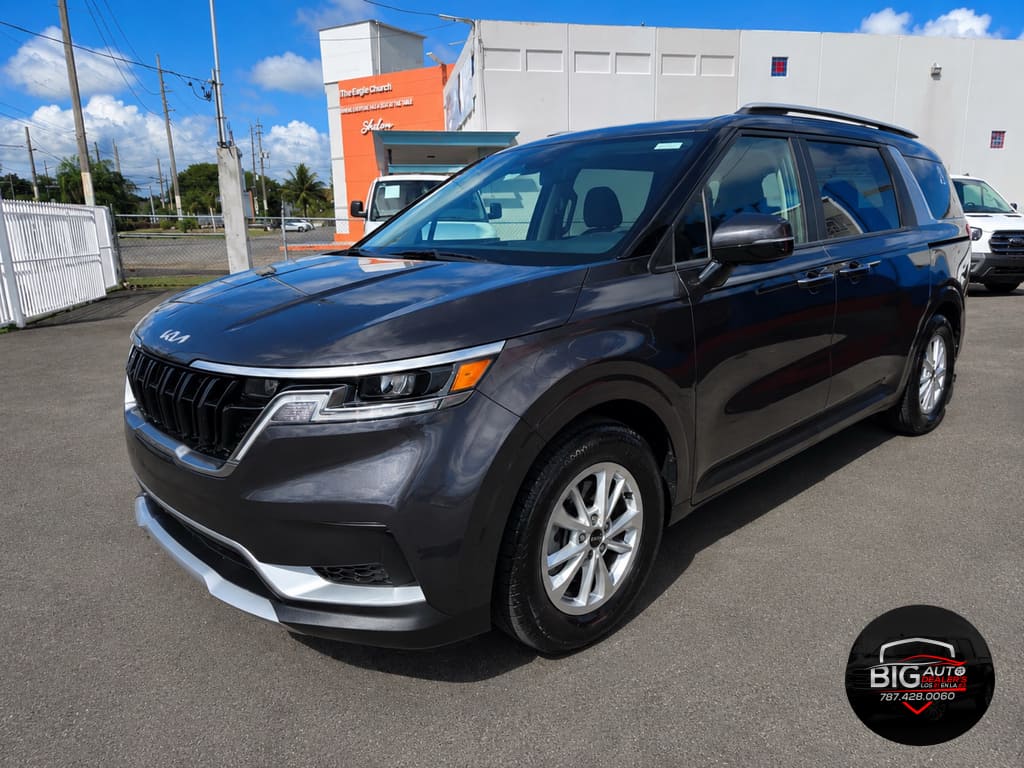 2023 Kia Sedona LX's photo