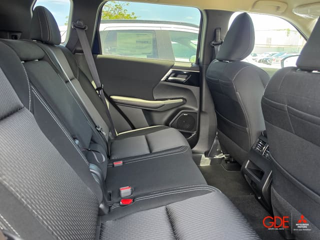 2026 Mitsubishi Outlander ES