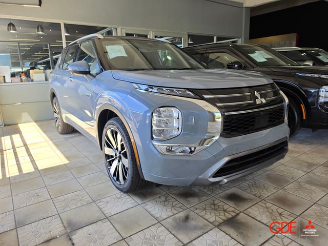 2026 Mitsubishi Outlander Plug-In Hybrid SEL