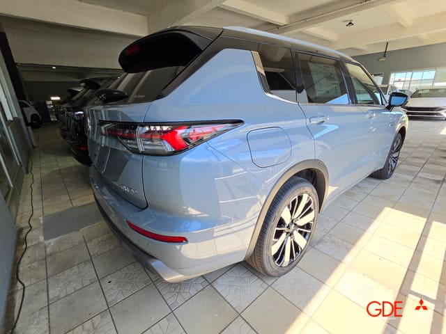 2026 Mitsubishi Outlander Plug-In Hybrid SEL
