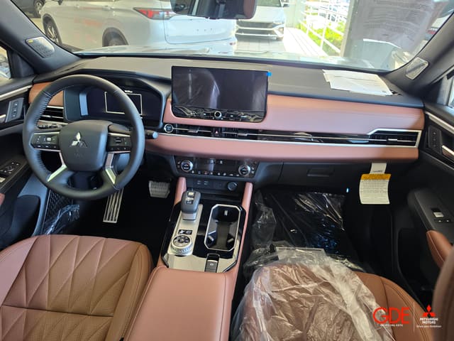 2026 Mitsubishi Outlander Plug-In Hybrid SEL