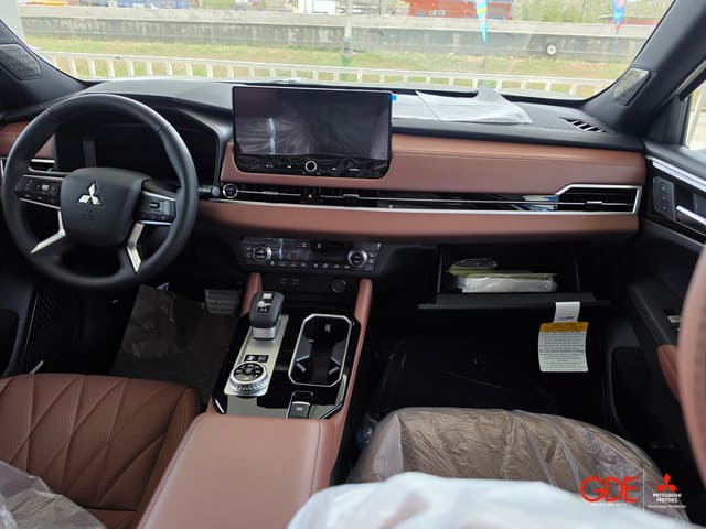 2026 Mitsubishi Outlander Plug-In Hybrid SEL