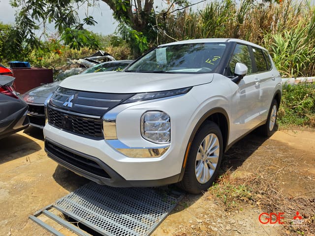 2026 Mitsubishi Outlander ES
