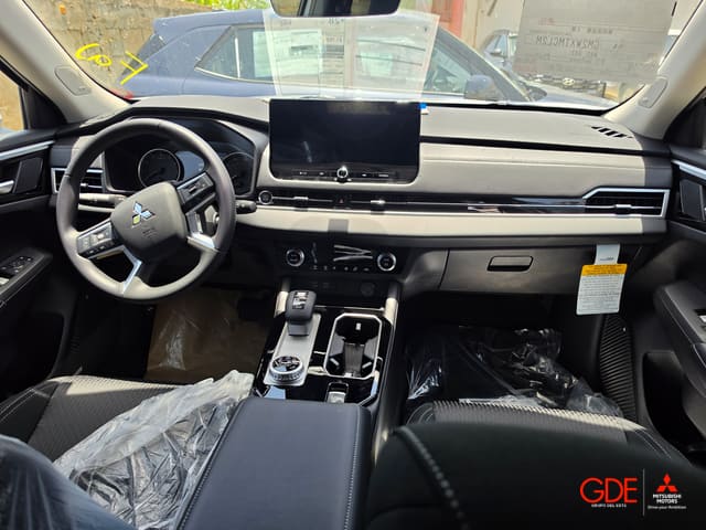 2026 Mitsubishi Outlander ES