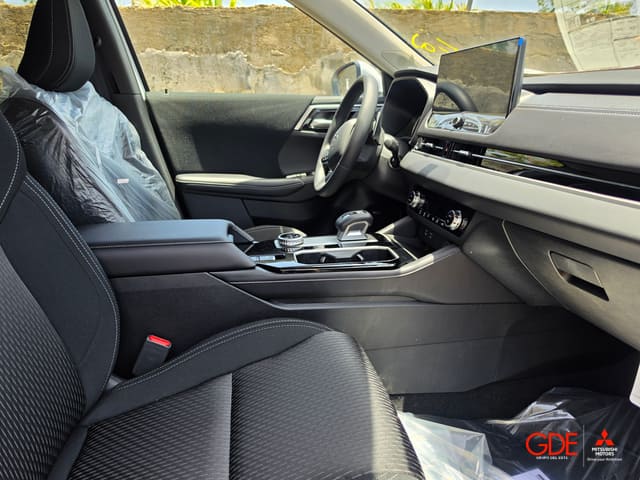 2026 Mitsubishi Outlander ES