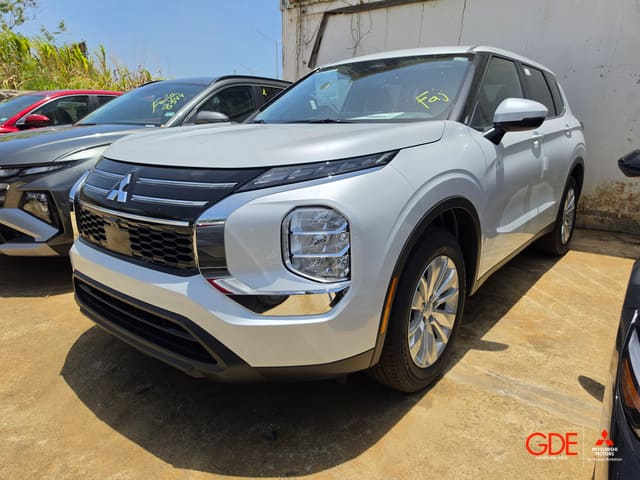 2026 Mitsubishi Outlander ES