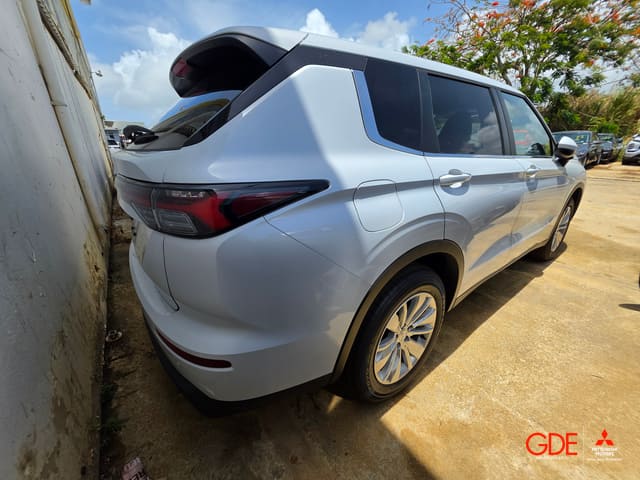 2026 Mitsubishi Outlander ES