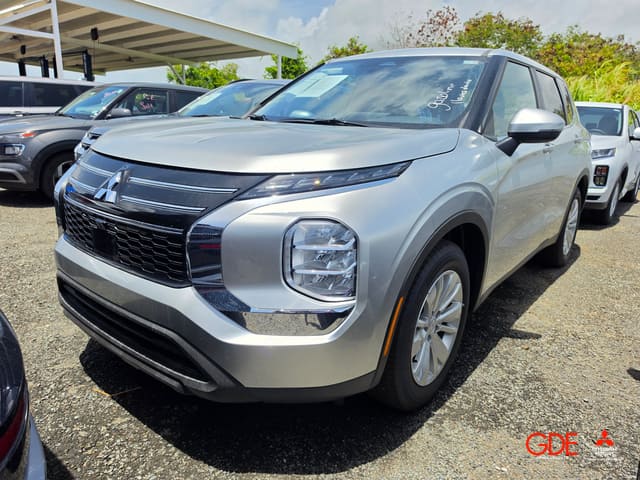 2026 Mitsubishi Outlander ES