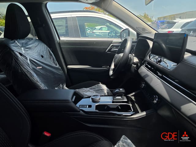 2026 Mitsubishi Outlander ES