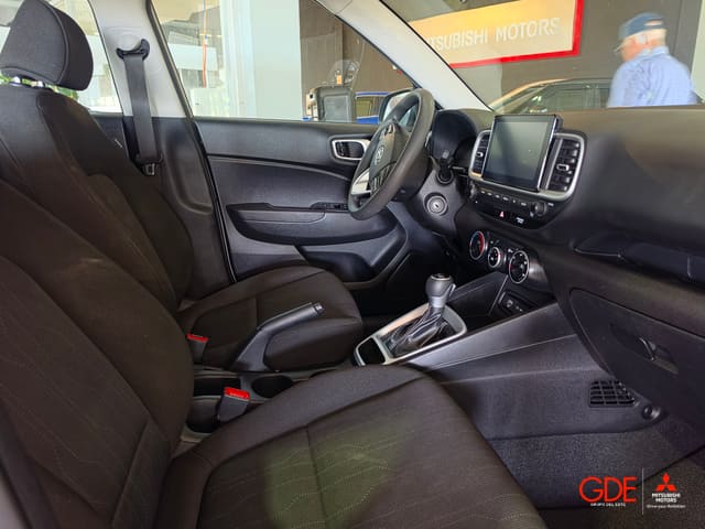 2025 Hyundai Venue SE