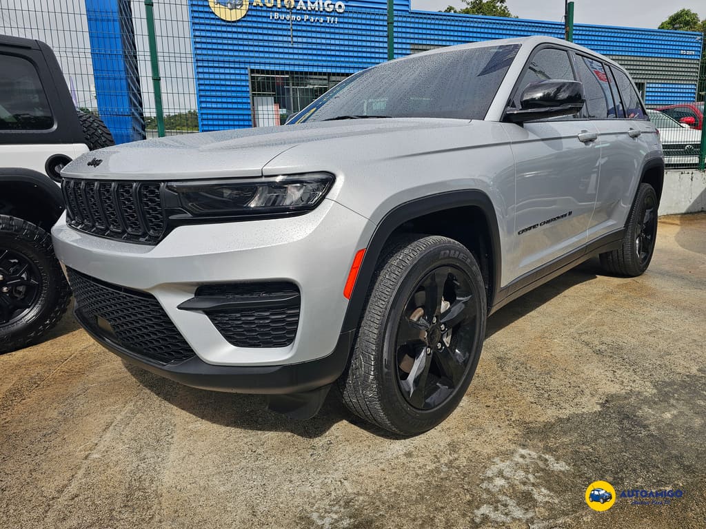 2023 Jeep Grand Cherokee Altitude's photo