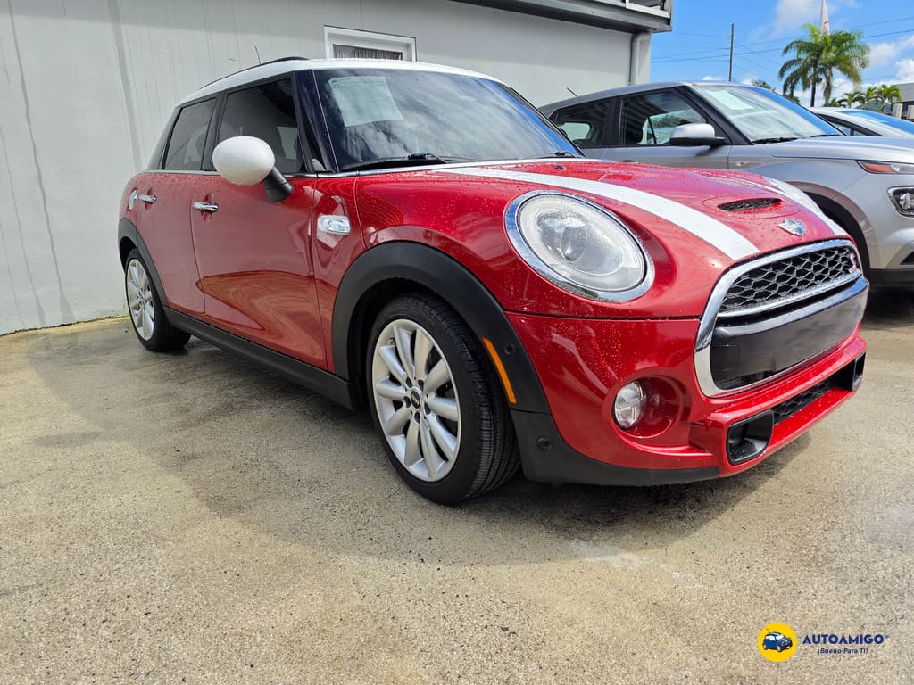 2018 MINI Cooper S 4 Door's photo