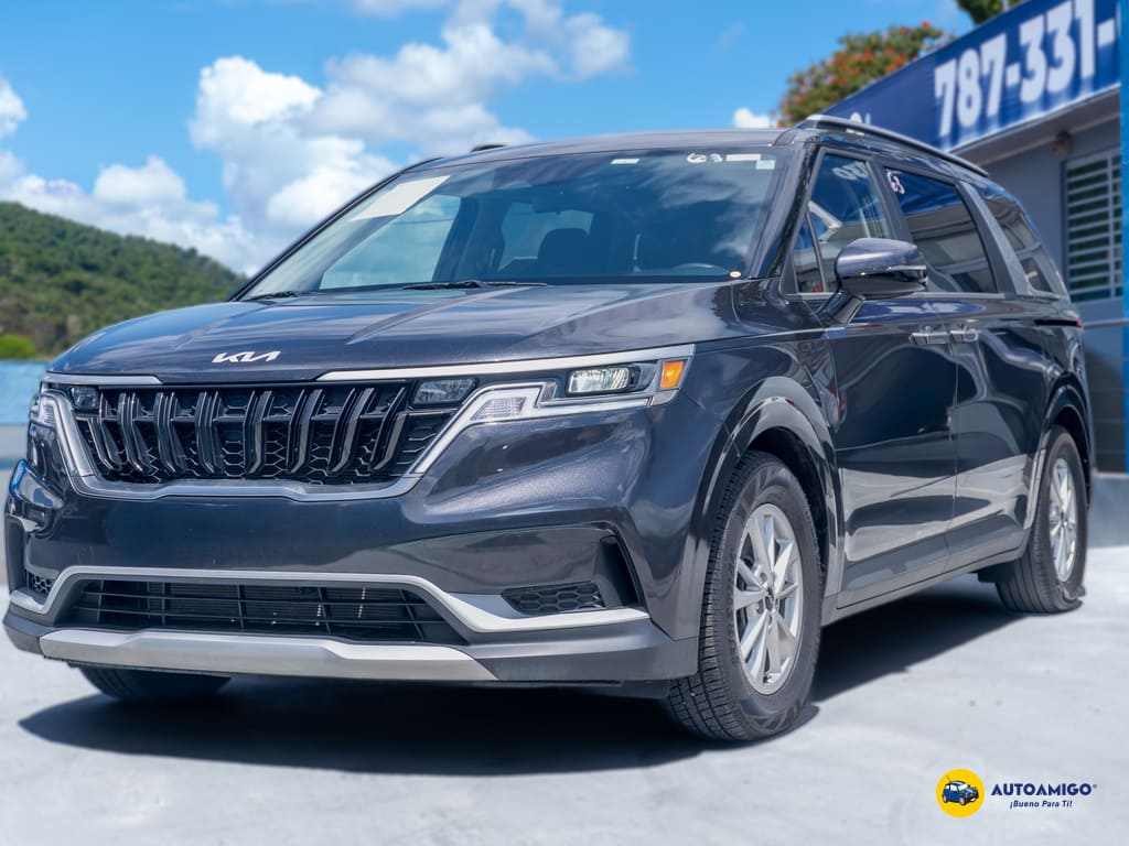 2024 Kia Sedona LX's photo