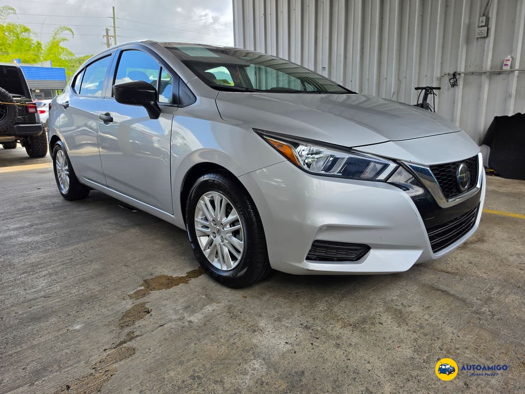 2022 Nissan Versa's photo