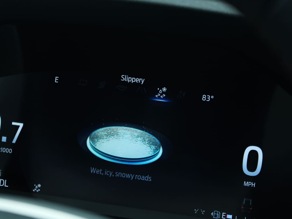 2025 Ford Explorer Active - Photo 13